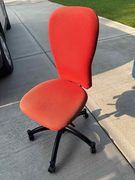 Photo of free Red desk chair (Elmhurst area) #1