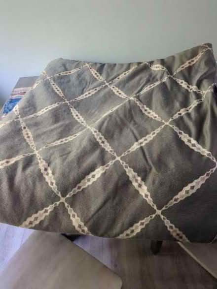 Photo of free Queen comforter (Pharmacy/St Clair) #1