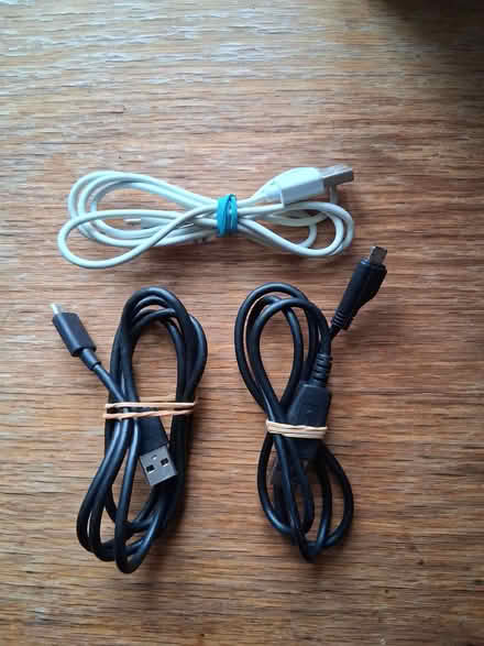 Photo of free USB data / charging cables (HA8) #1