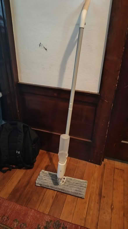 Photo of free Working spray mop (Midtown/Boulevard Park) #1