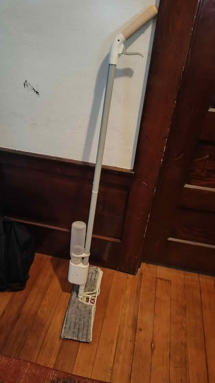 Photo of free Working spray mop (Midtown/Boulevard Park) #2