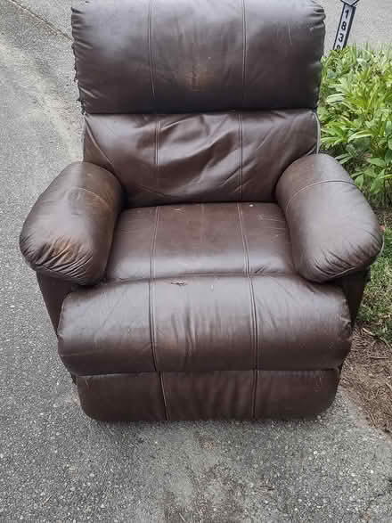 Photo of free recliner (Off Henderson by Briggs YMCA) #1