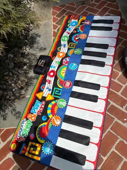 Photo of free Kids step piano (Alexandria VA by MasonicTemple) #1