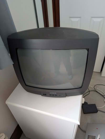 Photo of free small colour television (Pant SY10) #1