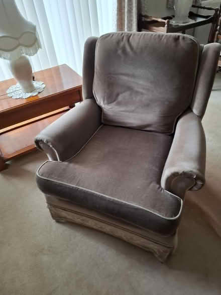 Photo of free 3 seater plus 1 chair (Deane BL3) #4