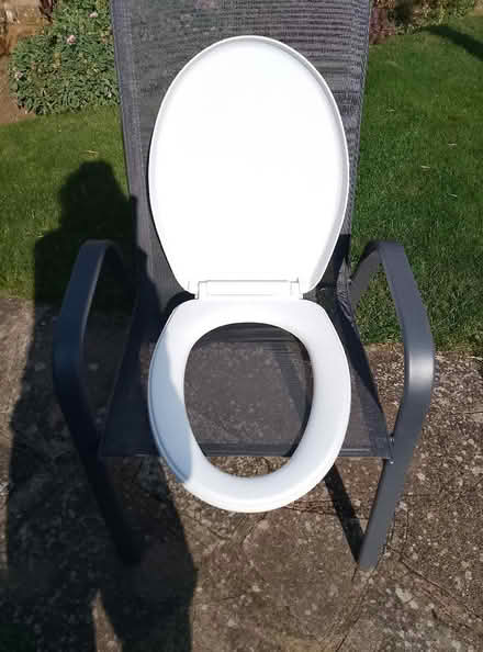 Photo of free White toilet seat (Ware SG12) #2
