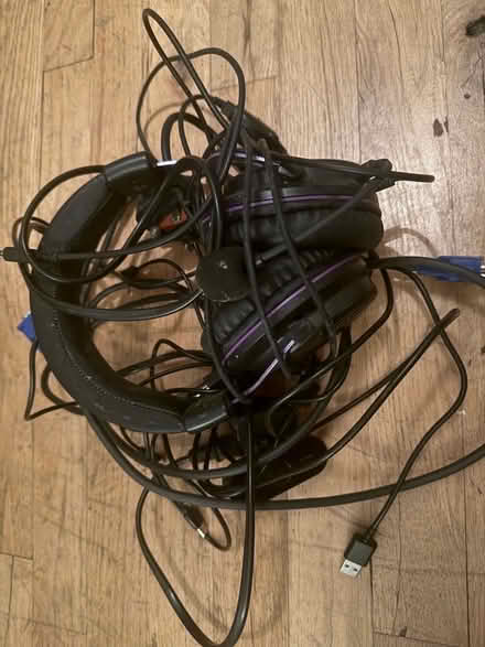 Photo of free Gamers headphones and other computer cables (Gospel Oak NW5) #2