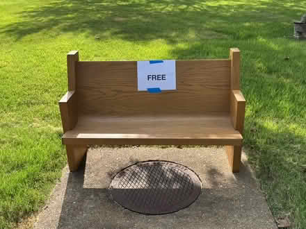 Photo of free Wooden bench/pew (Des Peres) #2