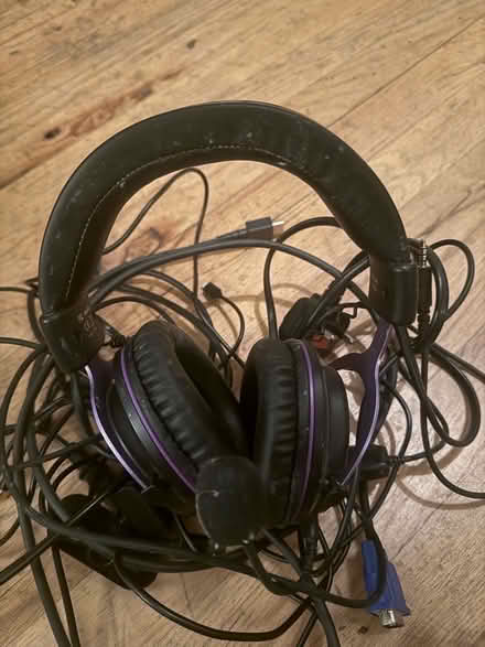 Photo of free Gamers headphones and other computer cables (Gospel Oak NW5) #1