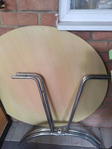 Photo of free Round table (Aylesbury HP20) #1