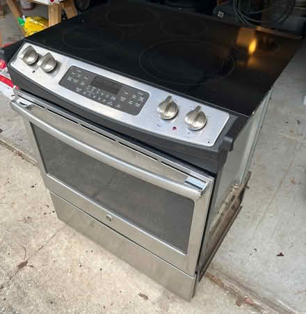 Photo of free GE Range - 2 burners and oven work (Dr Phillips) #2