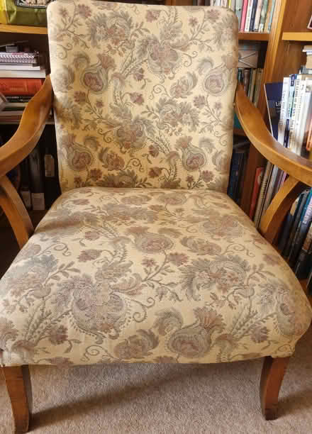 Photo of free comfy bedroom chair (Townsend BH8) #1