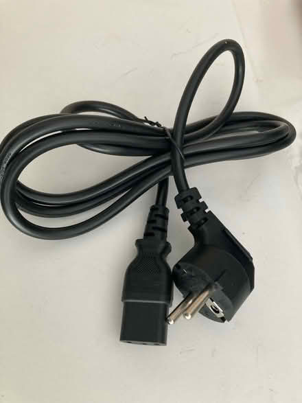 Photo of free Computer monitor leads, incl. kettle lead with European plug (Blacklands TN34) #2