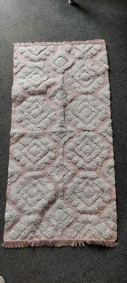 Photo of free Small rug (Strood (ME2)) #1