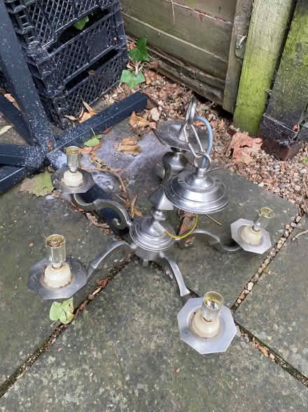 Photo of free Chandelier (Canonbury N1) #1