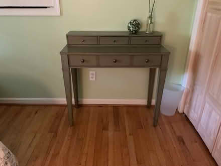 Photo of free Small desk (Severna Park) #1