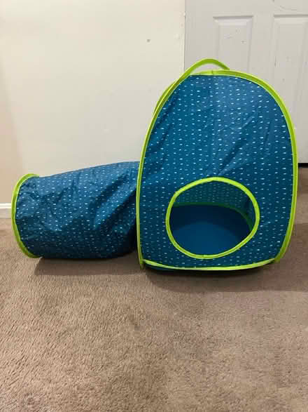 Photo of free Cat scrunchy lil play house (Off of quince orchard road) #1