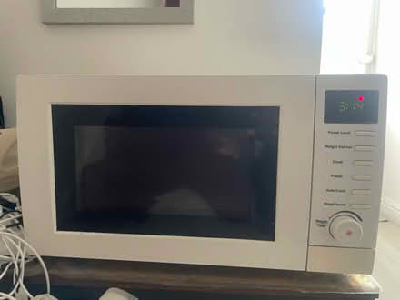 Photo of free White Microwave (Erith DA8) #2