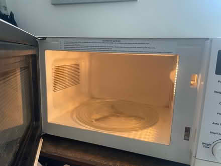 Photo of free White Microwave (Erith DA8) #1