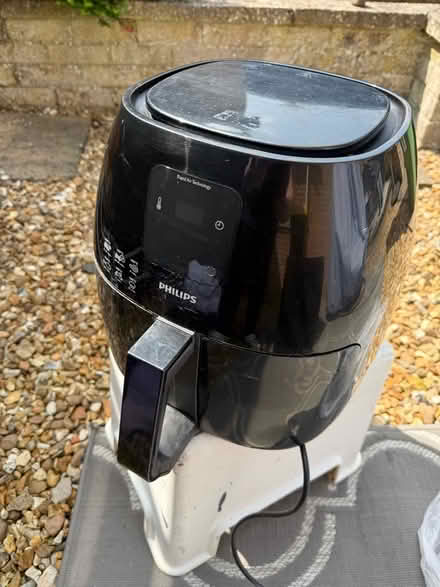 Photo of free Philips XL air fryer - works but doesn’t look the best! (Emerson Valley MK4) #1