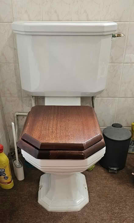 Photo of free Bathroom suite (Keyworth NG12) #2
