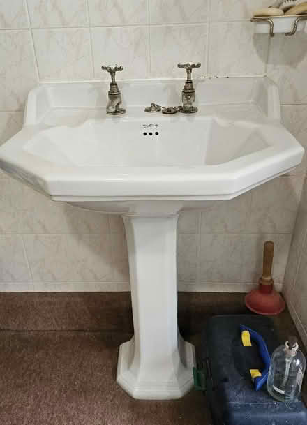 Photo of free Bathroom suite (Keyworth NG12) #4