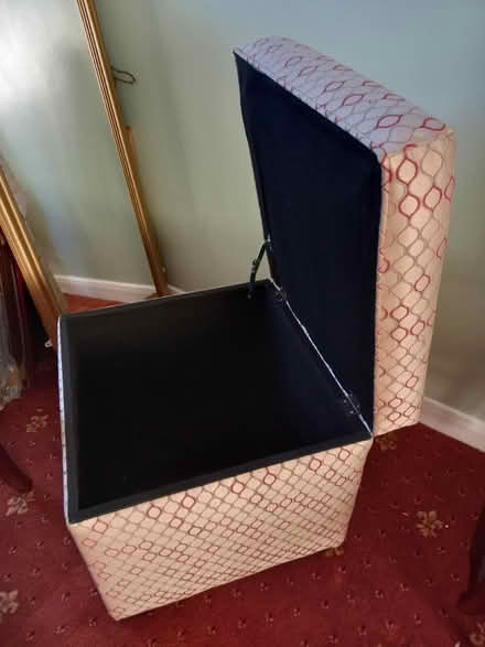 Photo of free Square blanket box (Cranleigh GU6 7AJ) #2