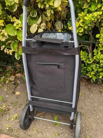 Photo of free shopper trolly (sandycove recycle depot) #2