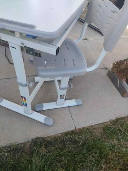 Photo of free Kids desk (CT12) #4