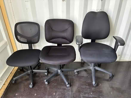 Photo of free Office chairs (Hackensack near County Bldg) #1