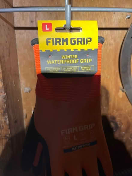 Photo of free L winter gloves (Near Marshall Road School) #1