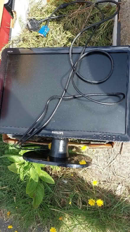 Photo of free 2 x Working monitor for pc (Hertford Heath SG13) #1