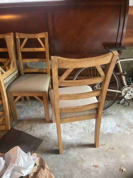 Photo of free 4 matching kitchen table chairs (maple leaf lake city way) #4