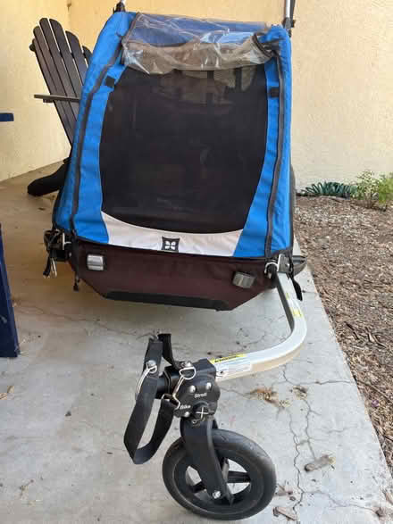 Photo of free Burley bike trailer (Washington and Lomas) #1