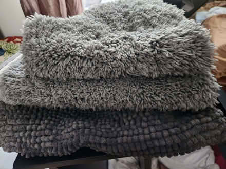Photo of free pedestal set and bath mat (Wolverton MK12) #1
