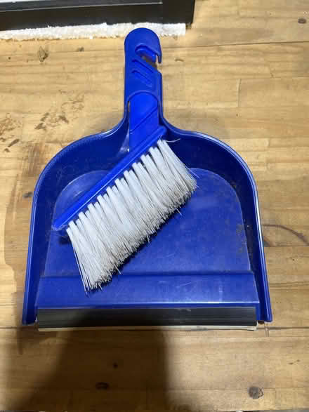 Photo of free Small dust pan (Near Marshall Road School) #1
