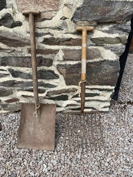 Photo of free Very large shovel and fork (Woodhouse Eaves LE12) #1