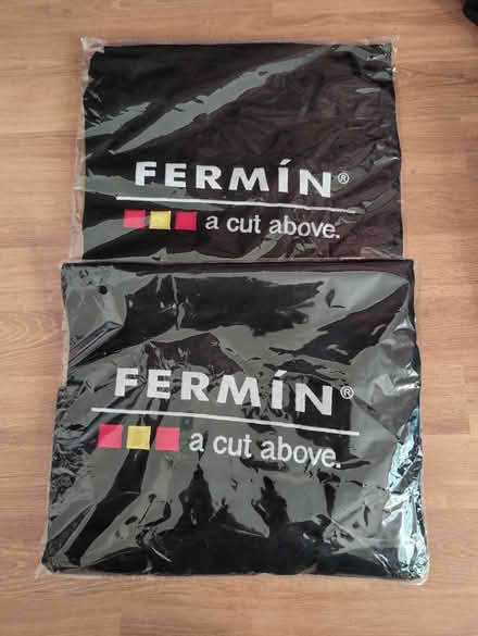 Photo of free 2 promotional aprons (SE17) #1