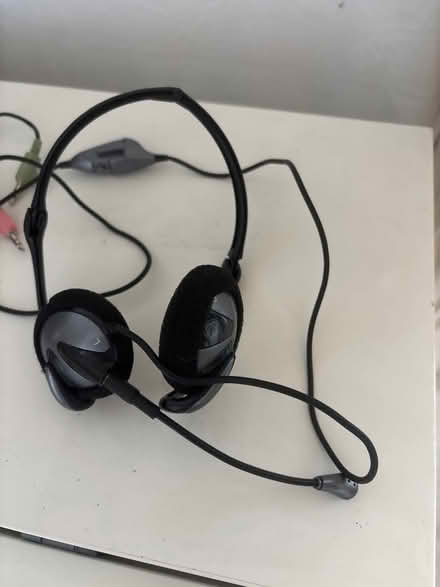 Photo of free Old style headphones with microphones (Lemsford AL8) #2