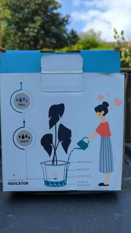Photo of free "Smart" plant pot (Malvern Link Top WR14) #4