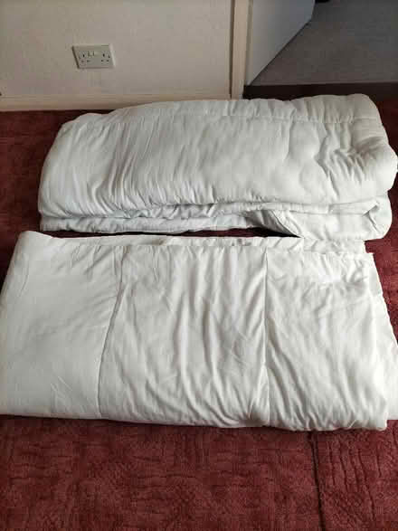 Photo of free 2 King Sized Duvets 4.5 & 13.5 tog (Waterlooville PO7) #1