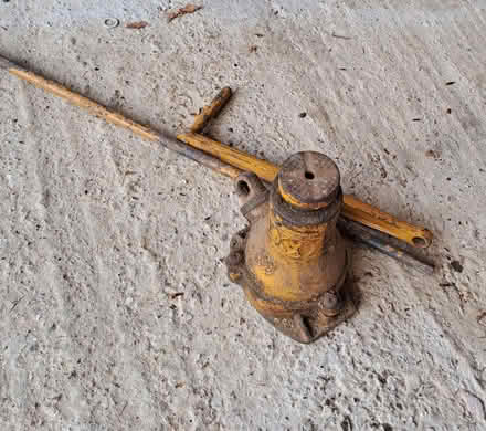 Photo of free Heavy-duty jack (Little Chalfont HP6) #1