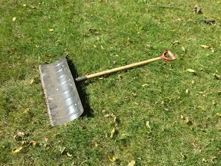 Photo of free shovel (North Plainfield) #1