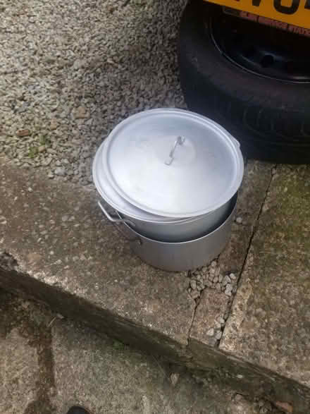 Photo of free Two large aluminum pans with lids. (Broadfield BB5) #3
