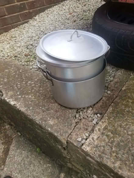 Photo of free Two large aluminum pans with lids. (Broadfield BB5) #4