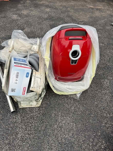 Photo of free miele cats & dogs vacuum (Inkberrow. WR7) #1
