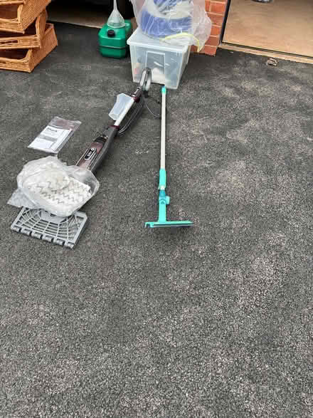 Photo of free extending window cleaner (Inkberrow. WR7) #1