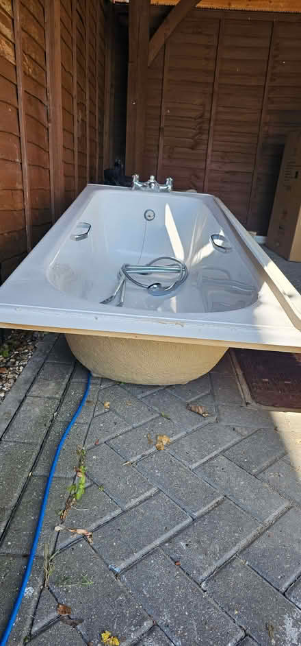 Photo of free Bath & Sink (Hailsham BN27) #2