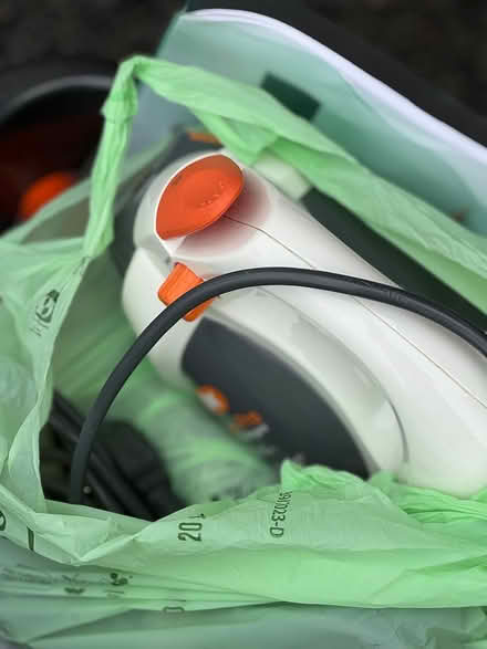 Photo of free handheld vax steamer (Inkberrow. WR7) #2