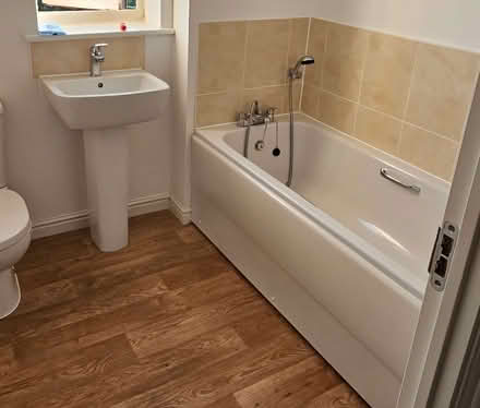 Photo of free Bath & Sink (Hailsham BN27) #1